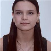 Soy una chica que ha superado bachiller y está en una pausa de sus estudios de administración de empresas.